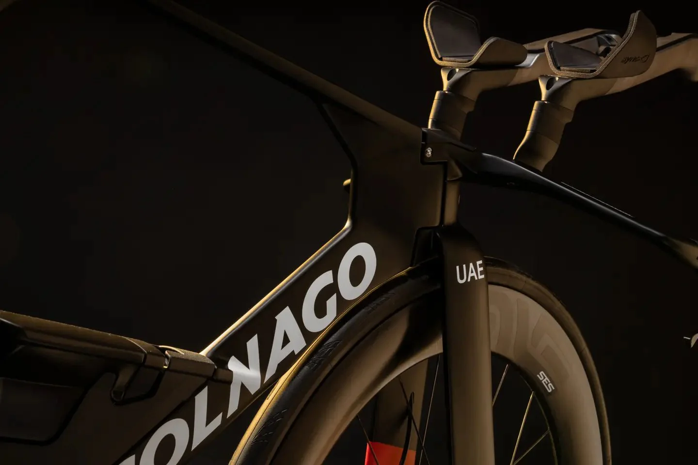 colnago-time-trial-tt1-frameset-headwind-the-bike-studio-01